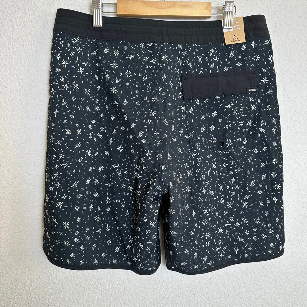 prAna Vintage Boardshort Mens 30 Black Above Floral Stretch Swim Trunks 1972761